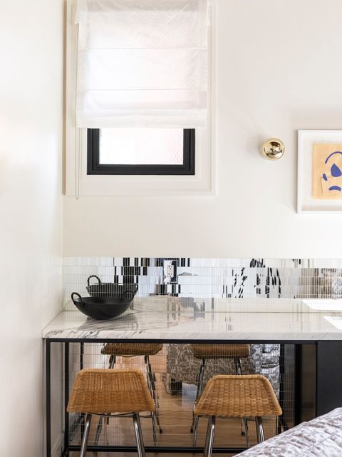 mirrored tile backsplash in modern kitchen