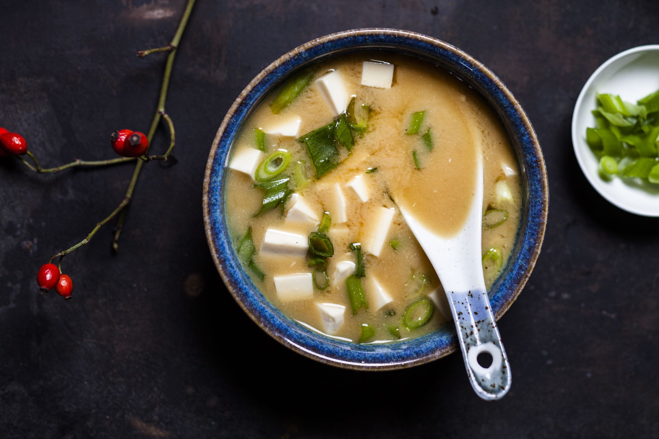 https://hips.hearstapps.com/hmg-prod/images/miso-soup-silken-tofu-wakame-seaweed-spring-onion-royalty-free-image-1621287496.