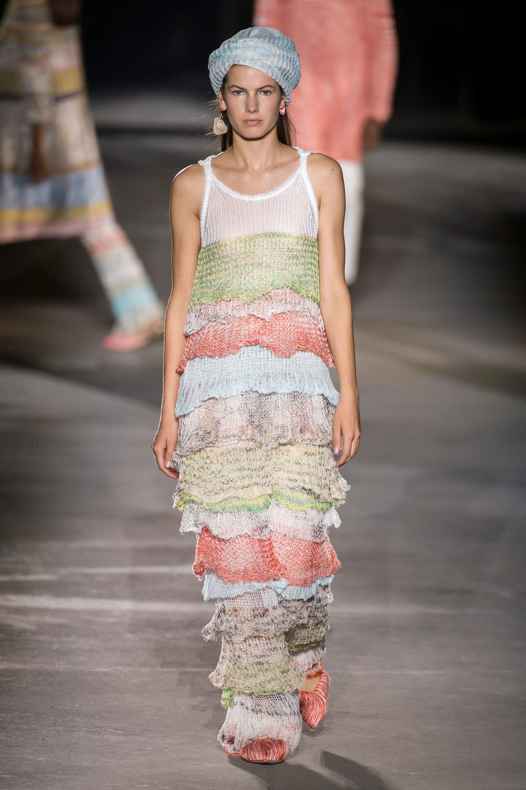 Missoni la sfilata primavera estate 2019 pantaloni e giacche impalpabili