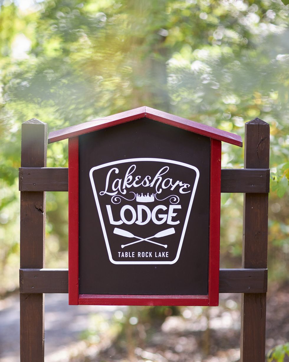 missouri lakeside lodge sign