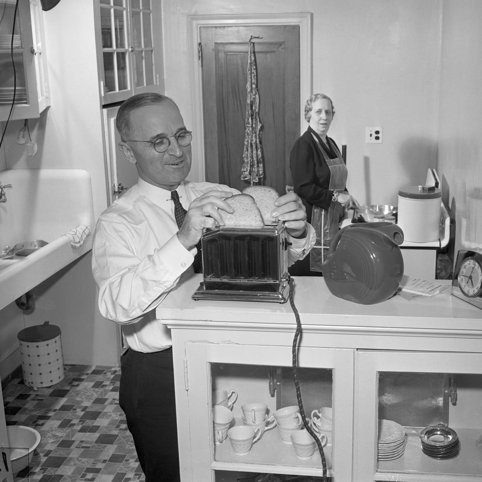 harry s truman making toast