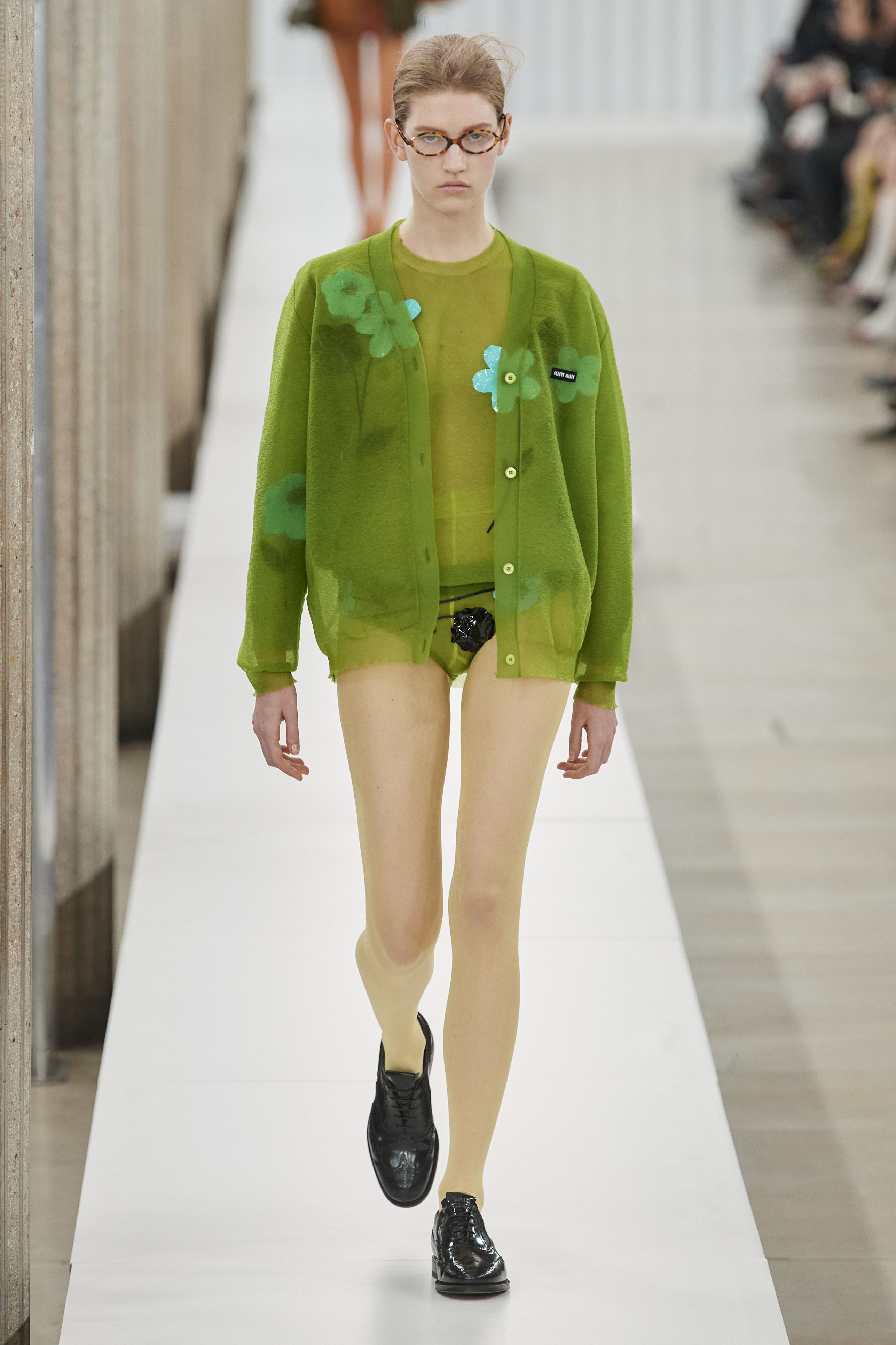 ミュウミュウ（MIU MIU）2023秋冬コレクション | ファッション