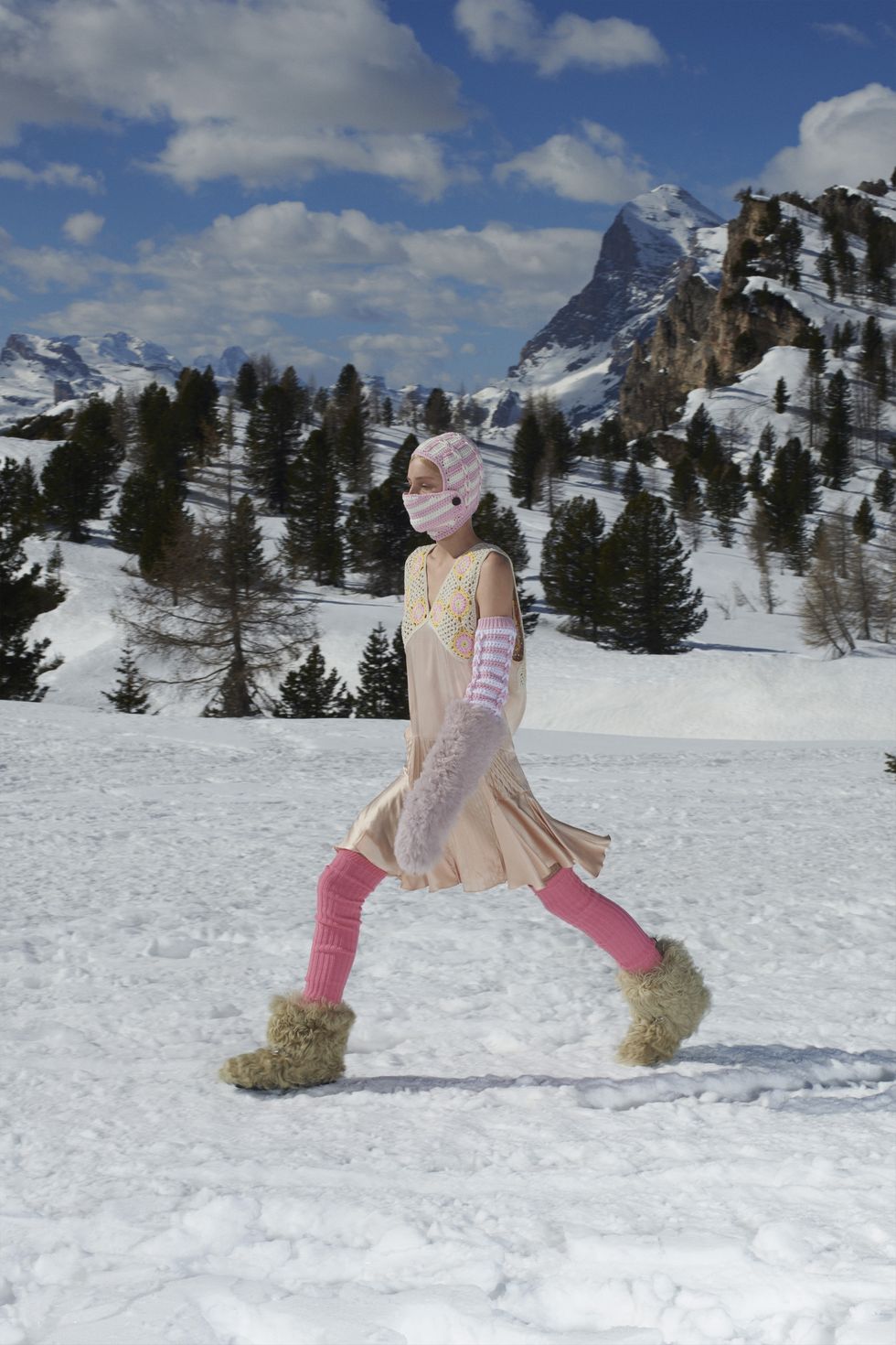 加入miu miu雪地俱樂部！miuccia prada打造最古靈精怪的2021秋冬雪山裝束