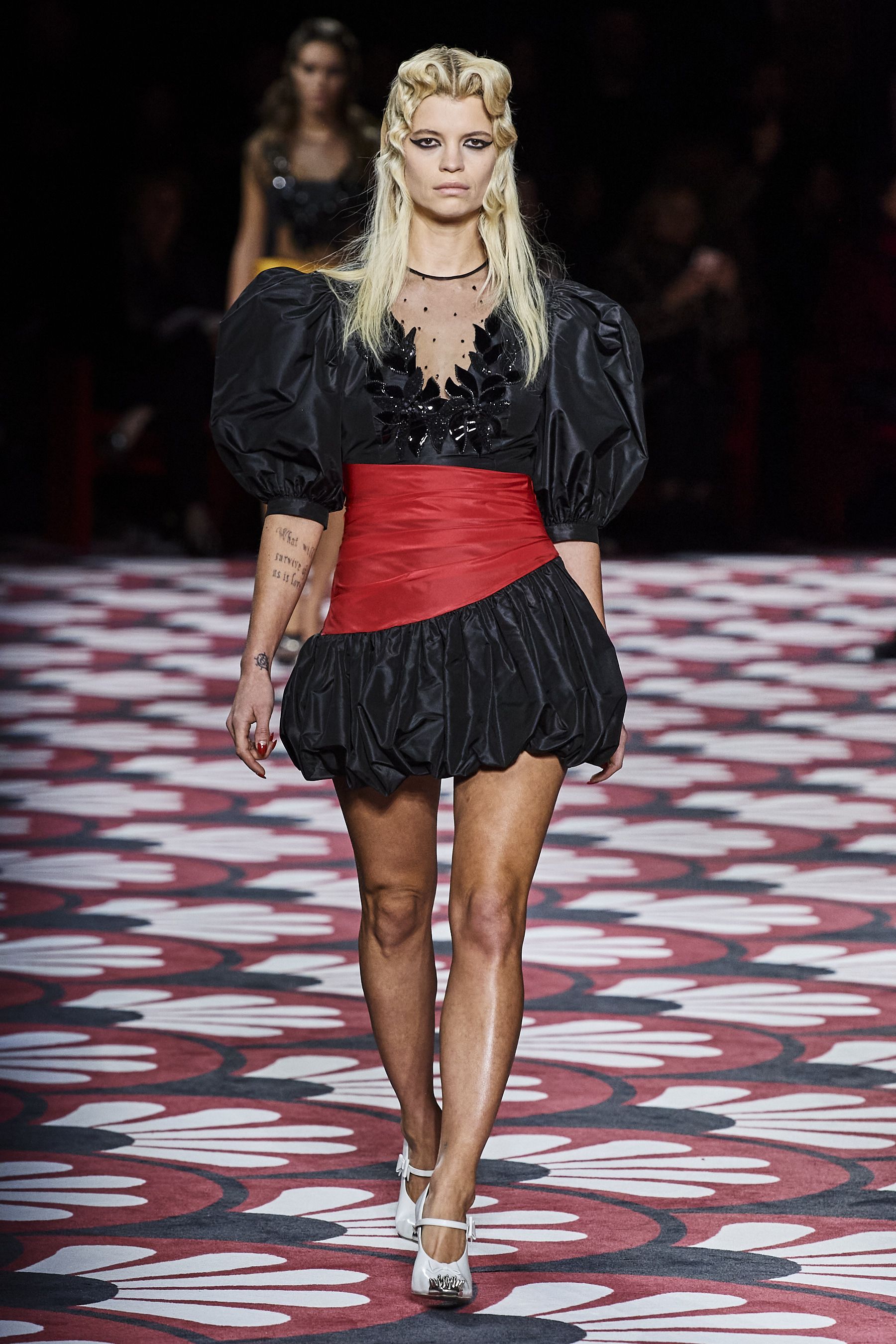 ミュウミュウ（MIU MIU）2023秋冬コレクション | ファッション