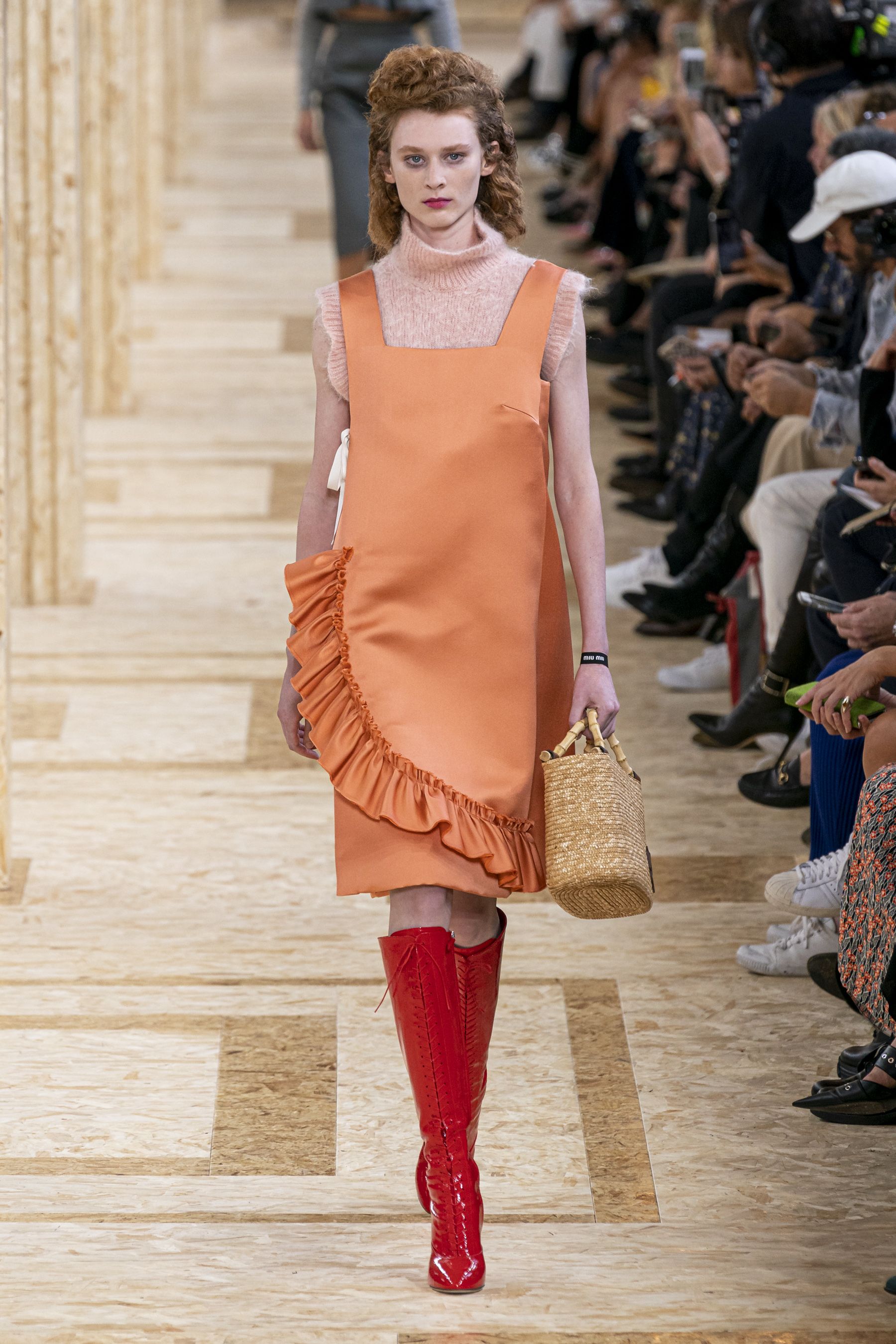美品　miumiu 2020年モデル　スウェット　LEAGUE ピンク 美品 miumiu 2020年モデル スウェット LEAGUE ピンク - メルカリ