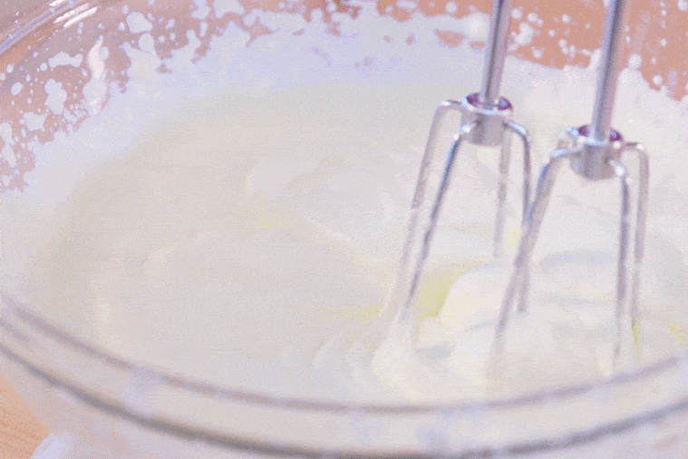 How To Make Whipped Cream From Scratch 2 Delicious Ways Homemade Whipped Cream