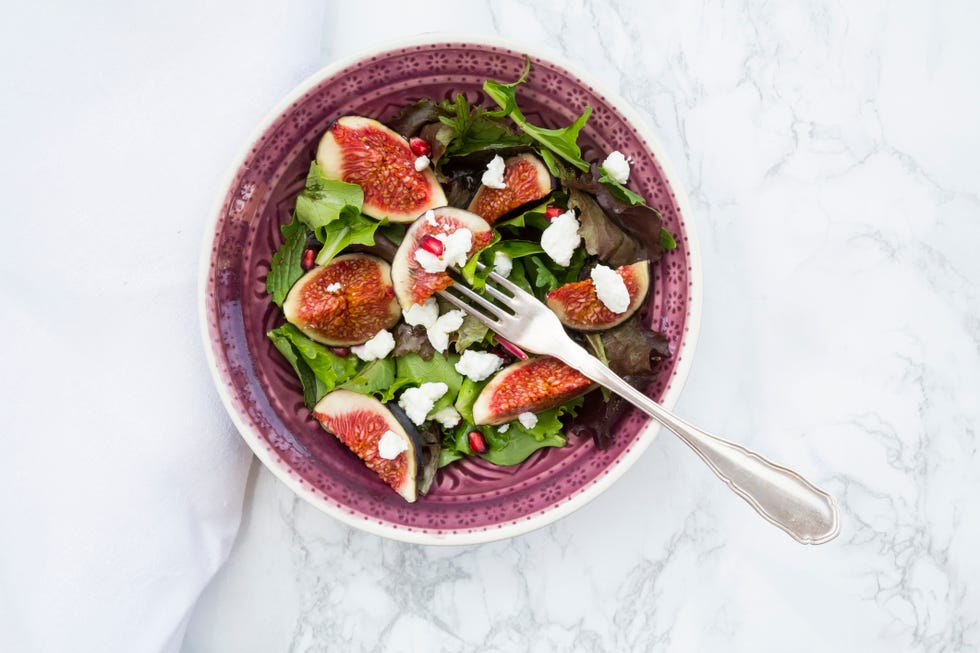 Mixed salad with goat cheese, pomegranate seeds and figs