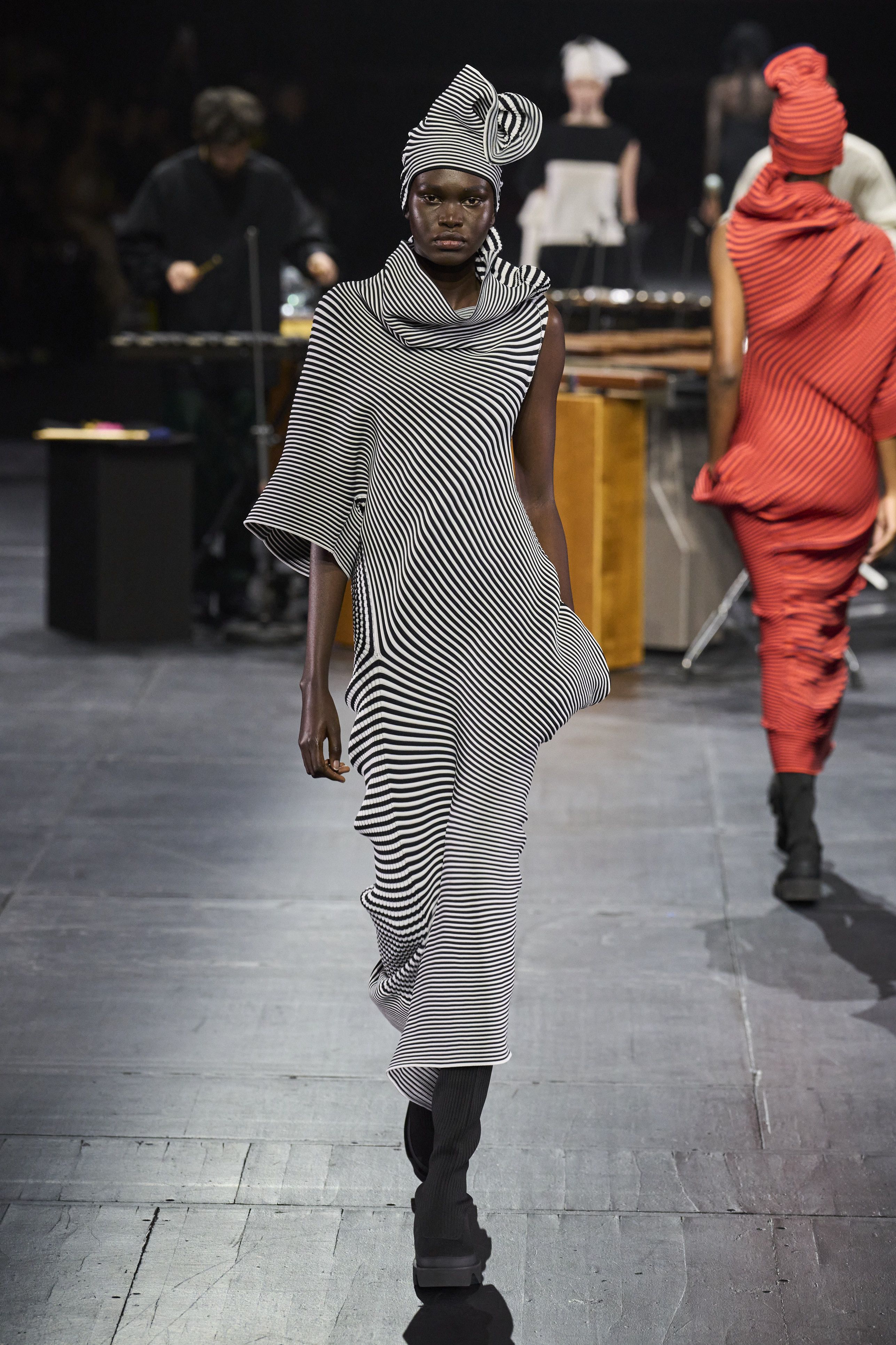イッセイ ミヤケ(ISSEY MIYAKE)2023秋冬コレクション イッセイ ミヤケ(ISSEY MIYAKE)2023秋冬コレクション
