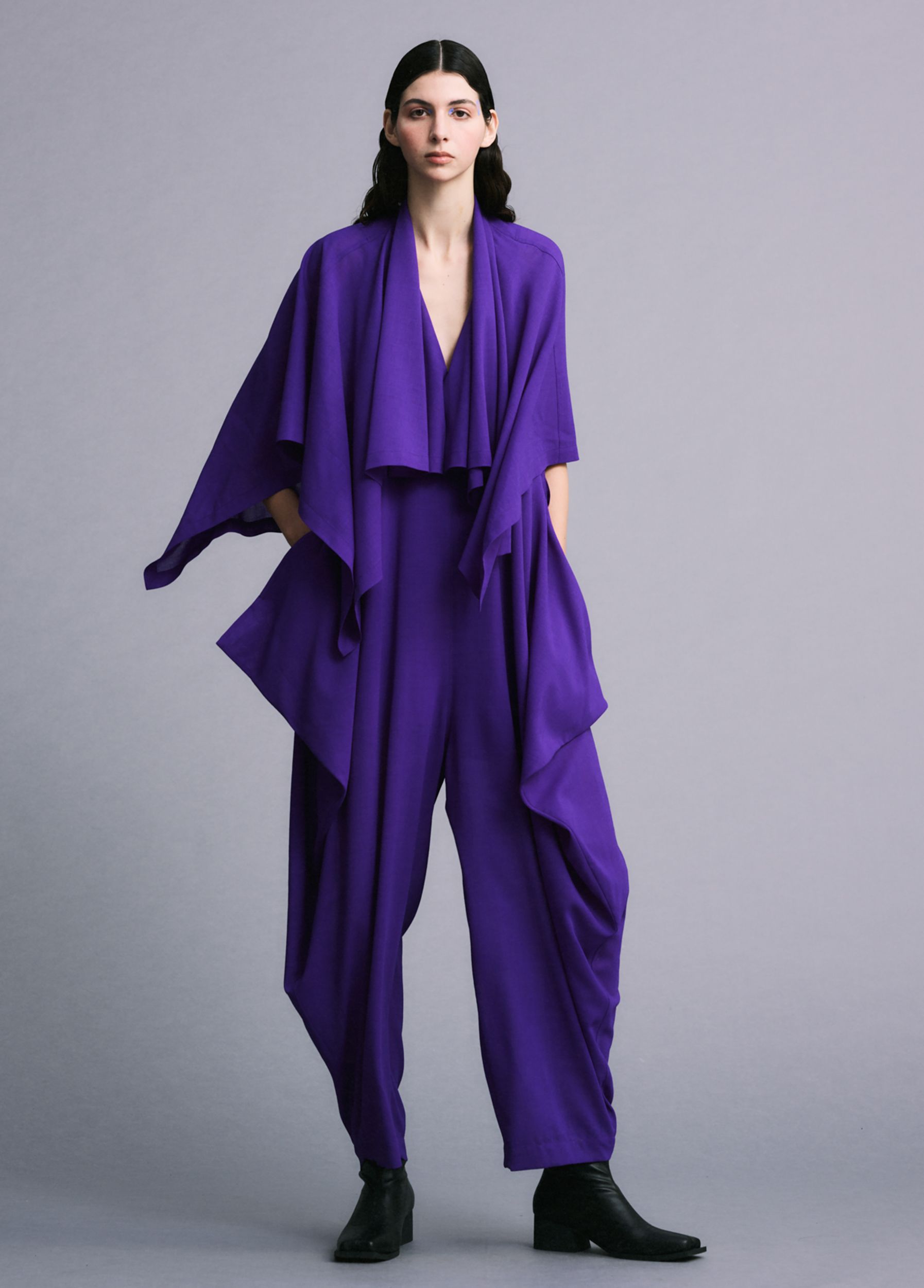 美品【ISSEY MIYAKE 】スカート❗️ カッコイイ　イジー　綺麗　紫 美品【ISSEY MIYAKE 】スカート❗️ カッコイイ イジー 綺麗 紫