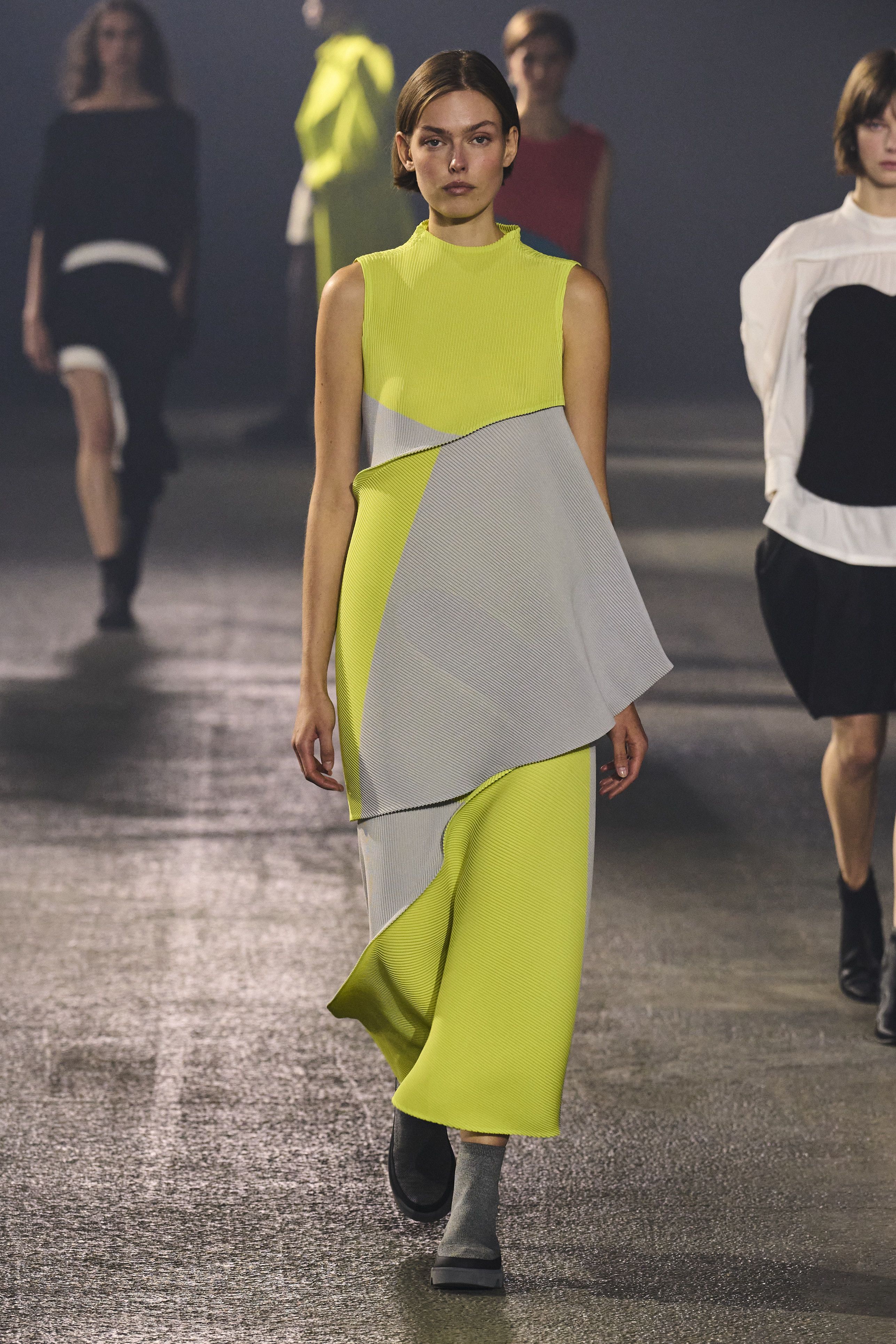 イッセイ ミヤケ（ISSEY MIYAKE）」2023春夏コレクション