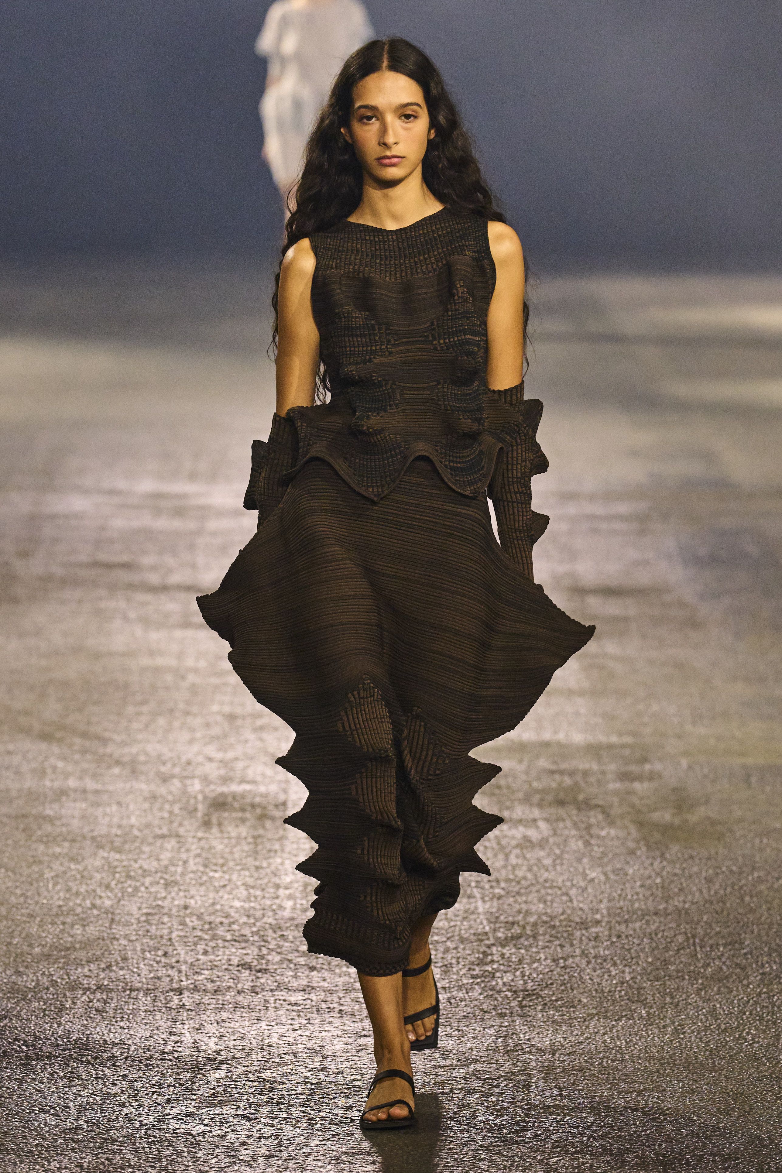 イッセイ ミヤケ(ISSEY MIYAKE)」2023春夏コレクション イッセイ ミヤケ(ISSEY MIYAKE)」2023春夏コレクション
