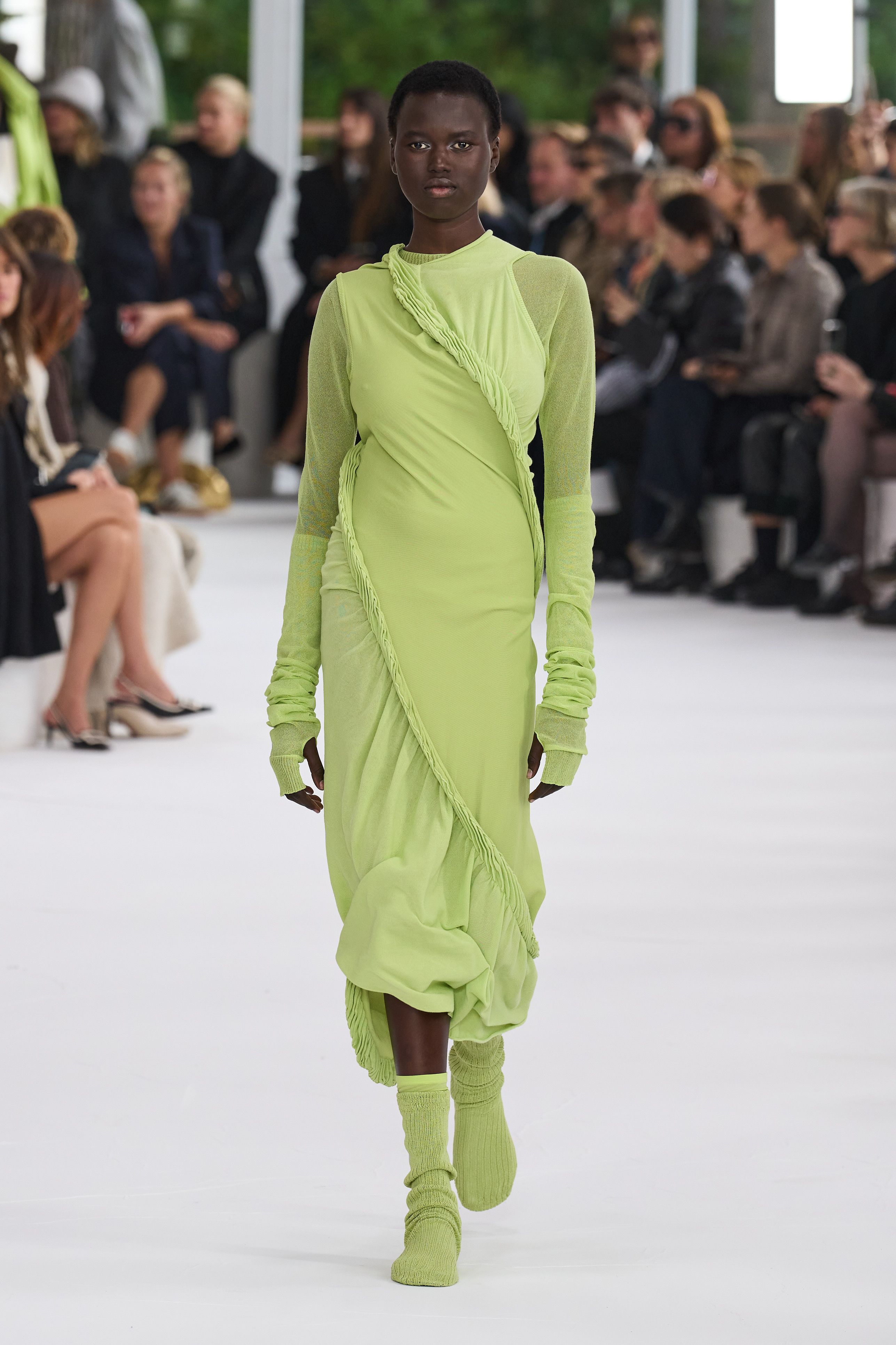 イッセイ ミヤケ(ISSEY MIYAKE)」2025春夏コレクション イッセイ ミヤケ(ISSEY MIYAKE)」2025春夏コレクション