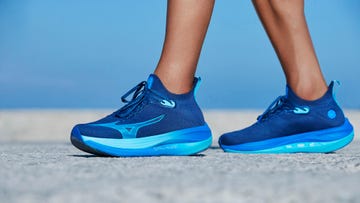 las zapatillas de running mizuno neo vista en color azul