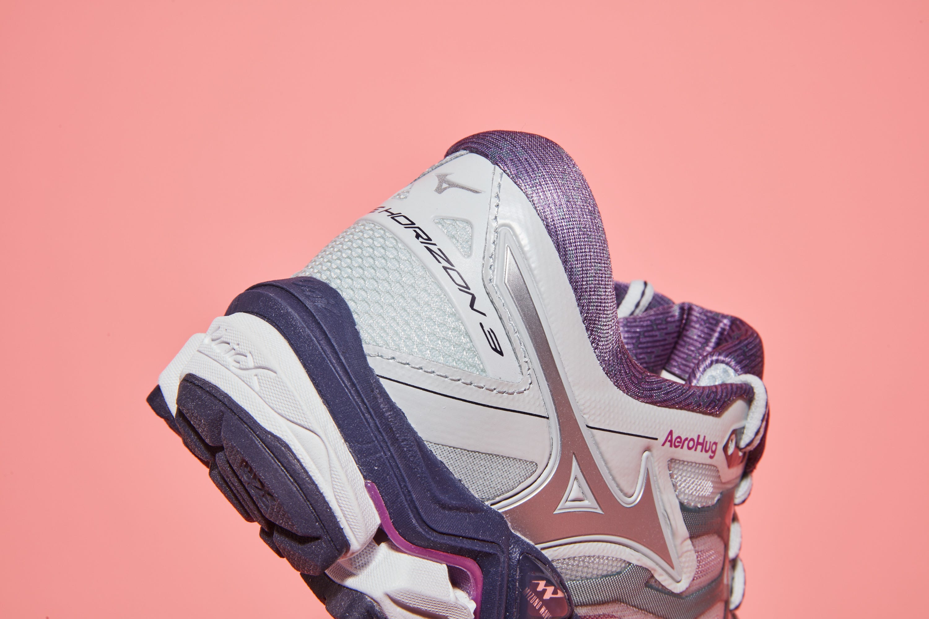 Mizuno Wave Horizon 3