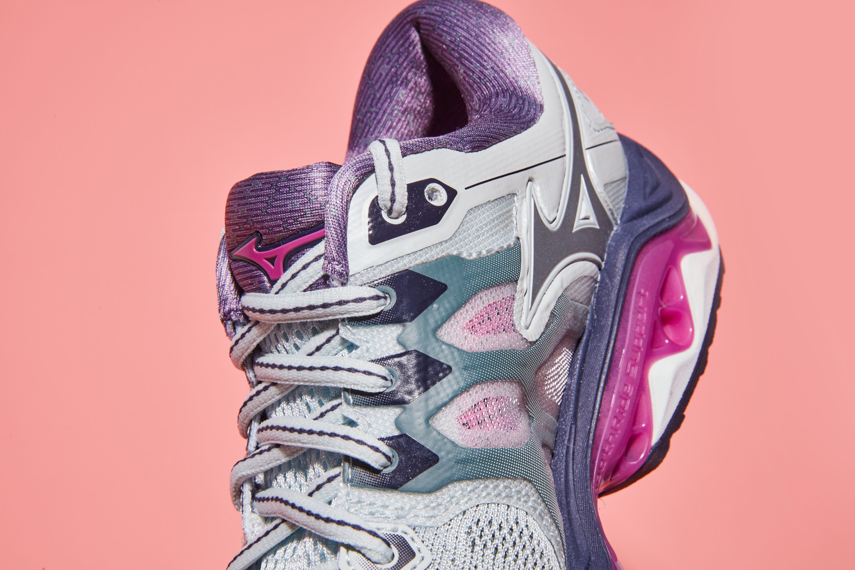 Mizuno Wave Horizon 3