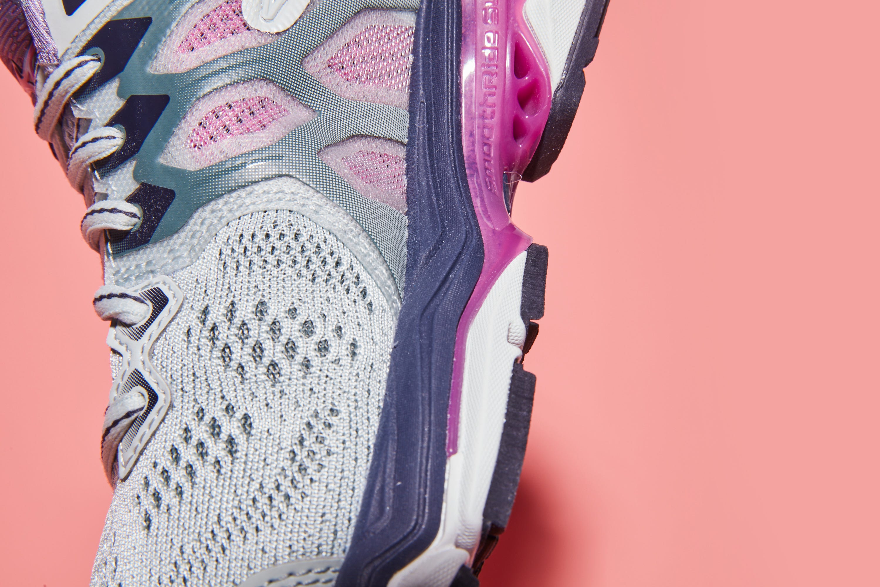Mizuno Wave Horizon 3