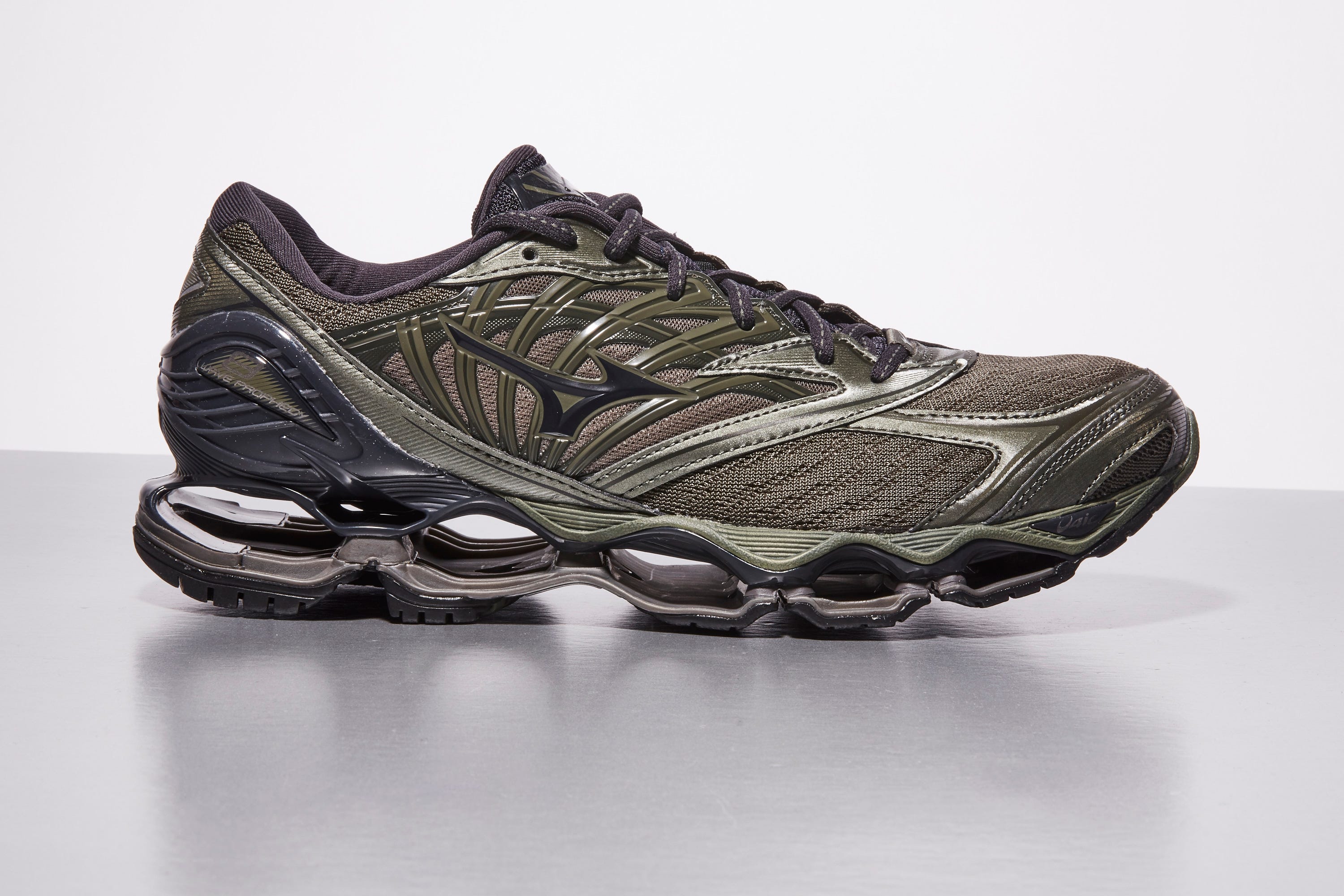 Footwear, Shoe, White, Running shoe, Outdoor shoe, Athletic shoe, Walking shoe, Cross training shoe, Silver, Sneakers, 
