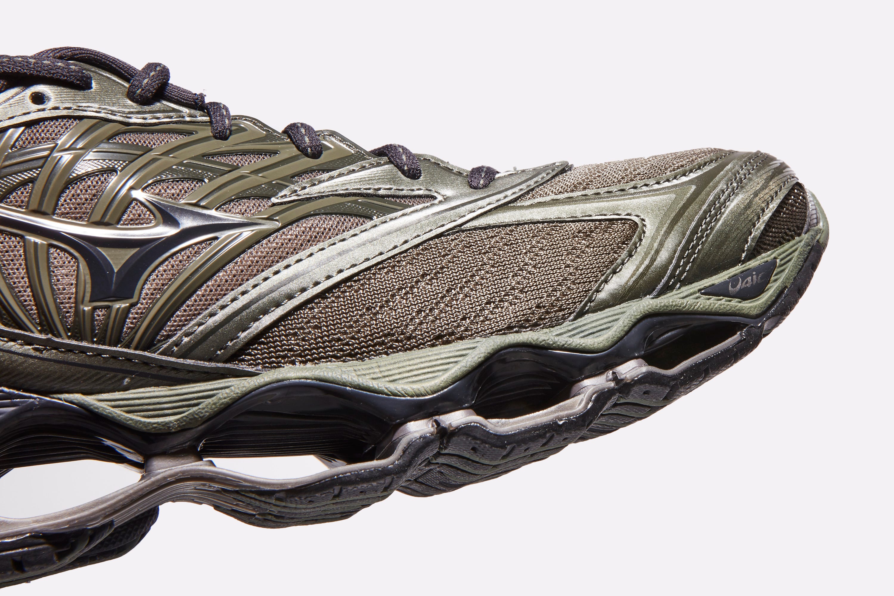 Footwear, Running shoe, Shoe, Outdoor shoe, Cross training shoe, Athletic shoe, Sneakers, Hiking boot, Hiking shoe, Silver, 