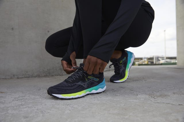 zapatilla de running mizuno wave sky 4