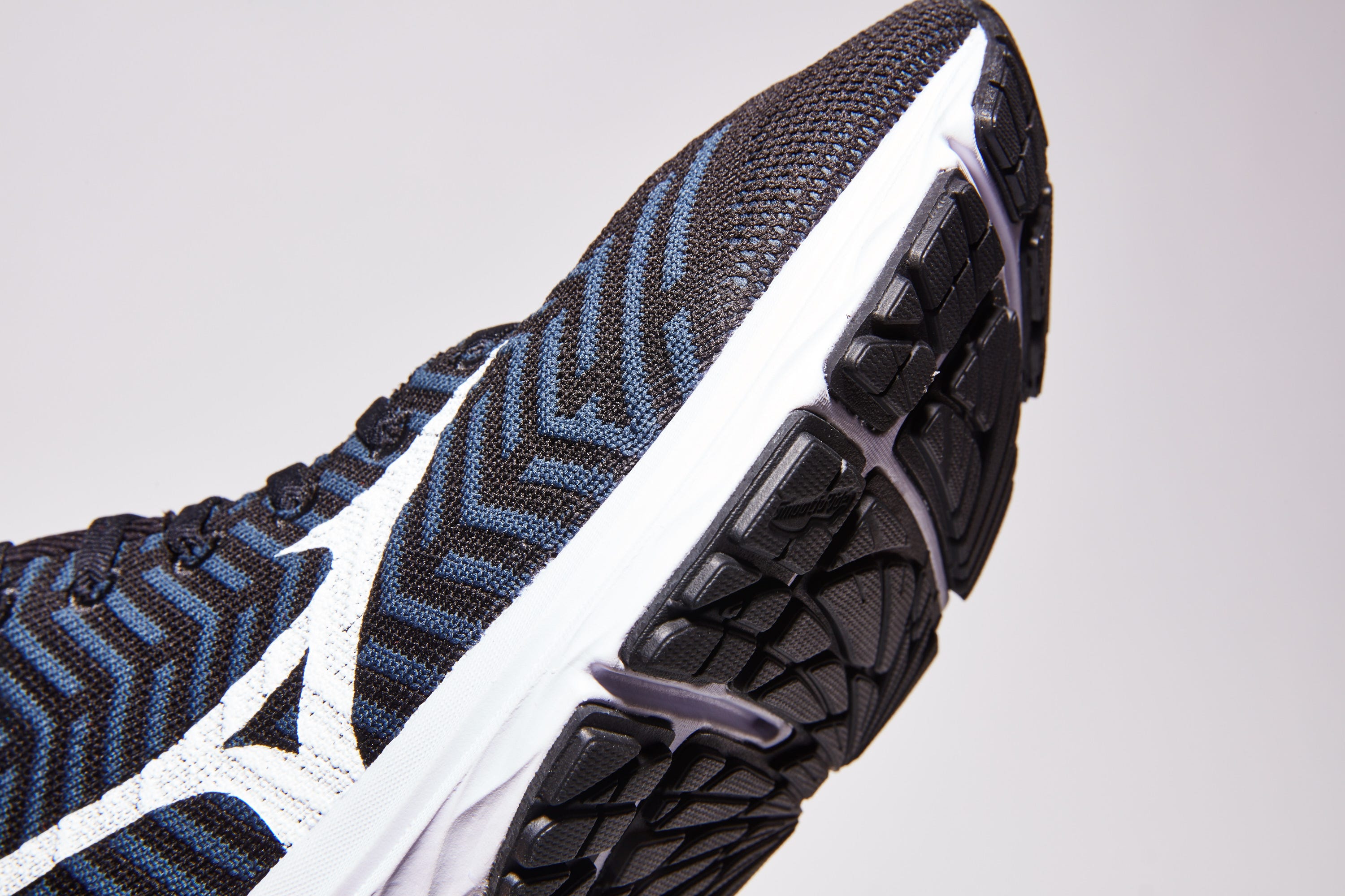 Mizuno Waveknit R2