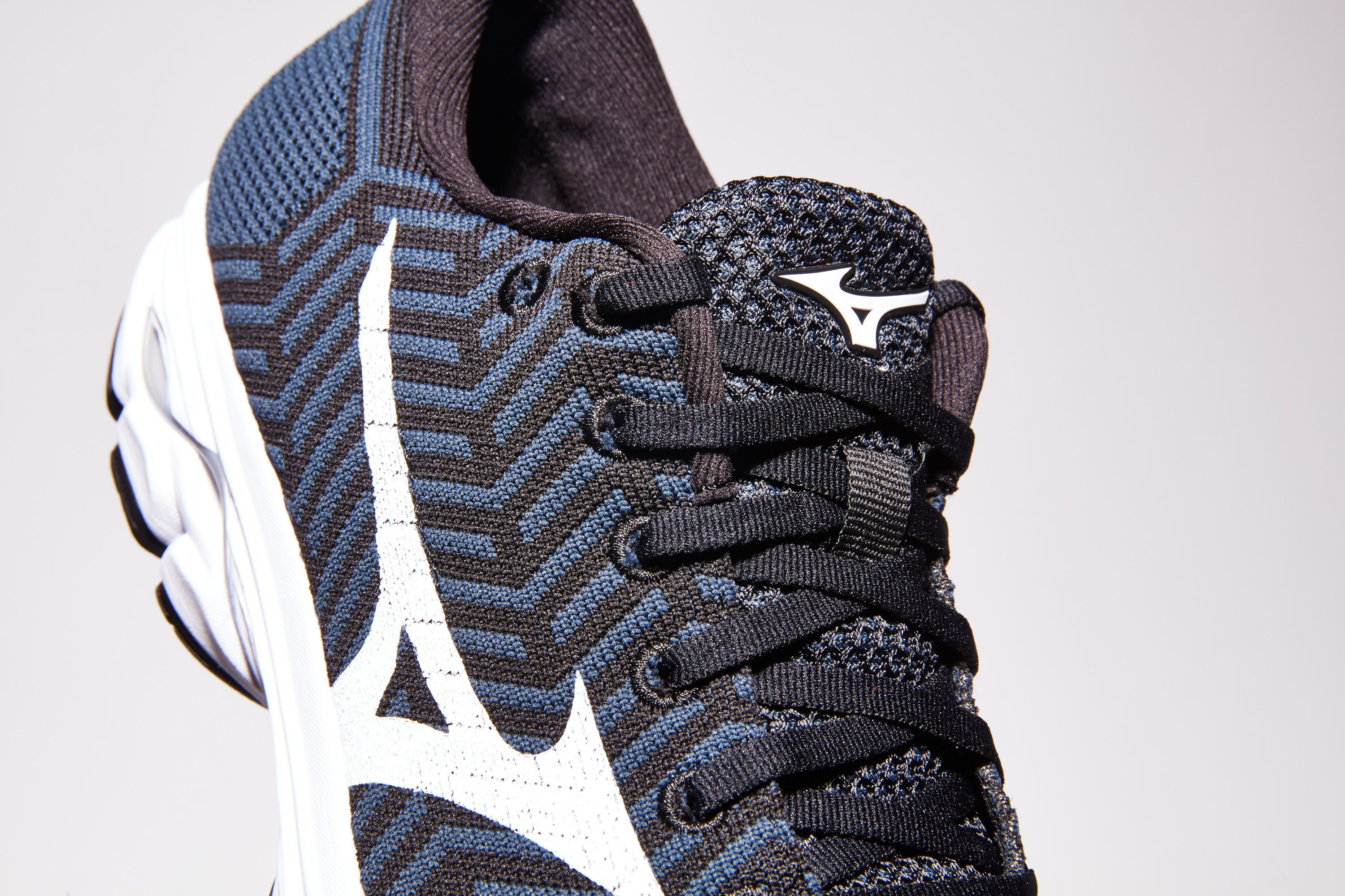 Mizuno Waveknit R2