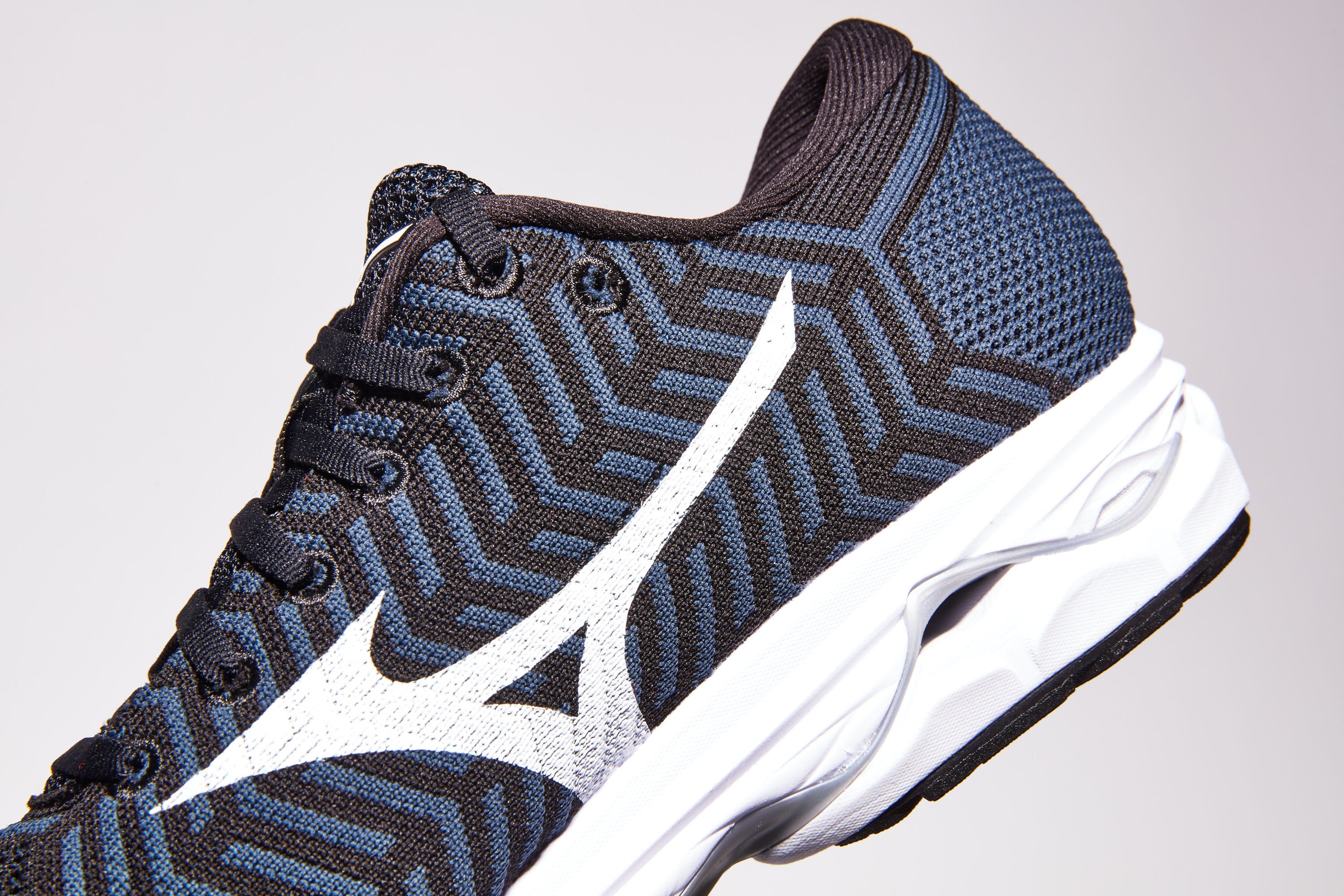 Mizuno Waveknit R2