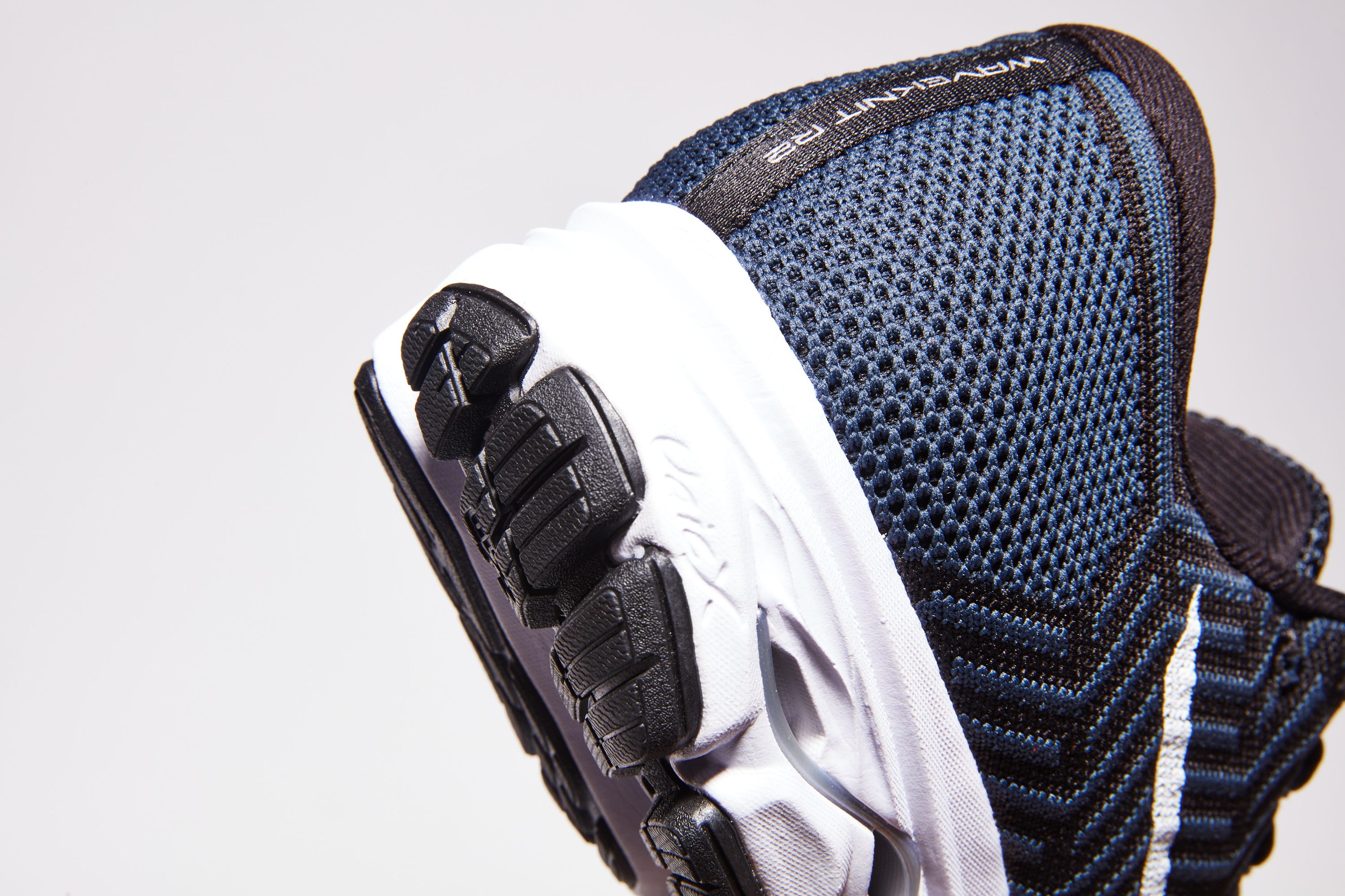 Mizuno Waveknit R2