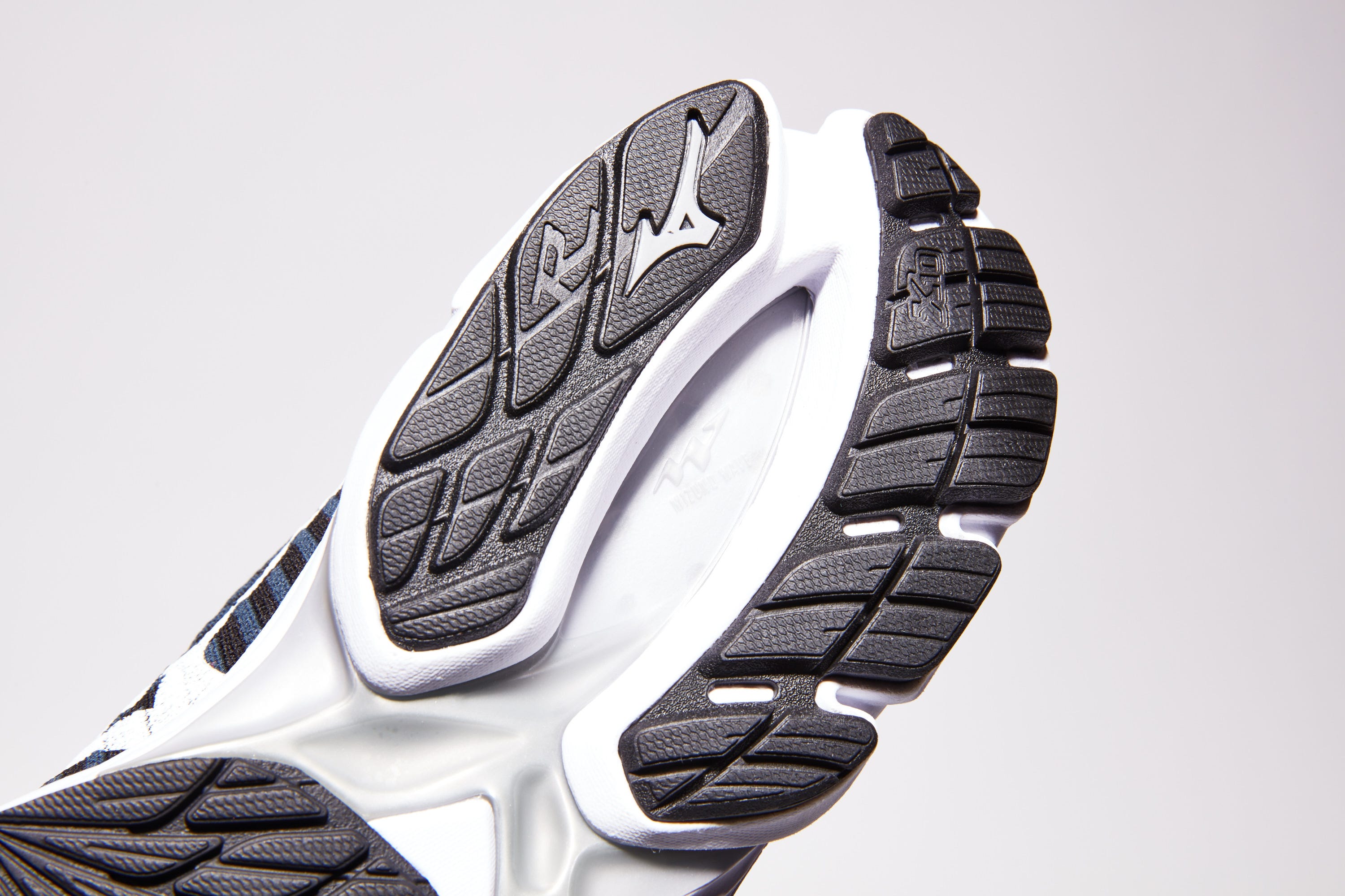 Mizuno Waveknit R2