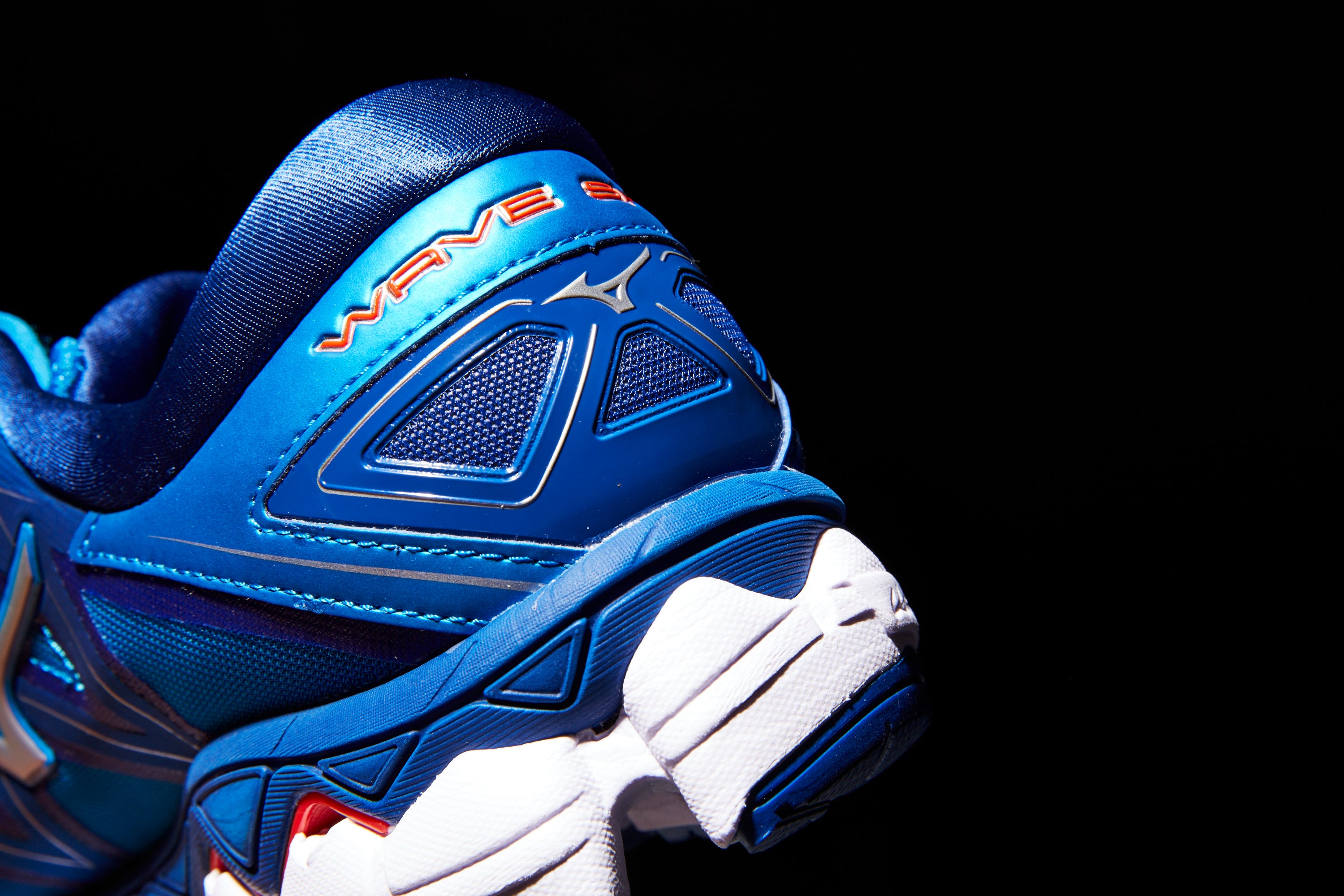 Mizuno Wave Sky 2