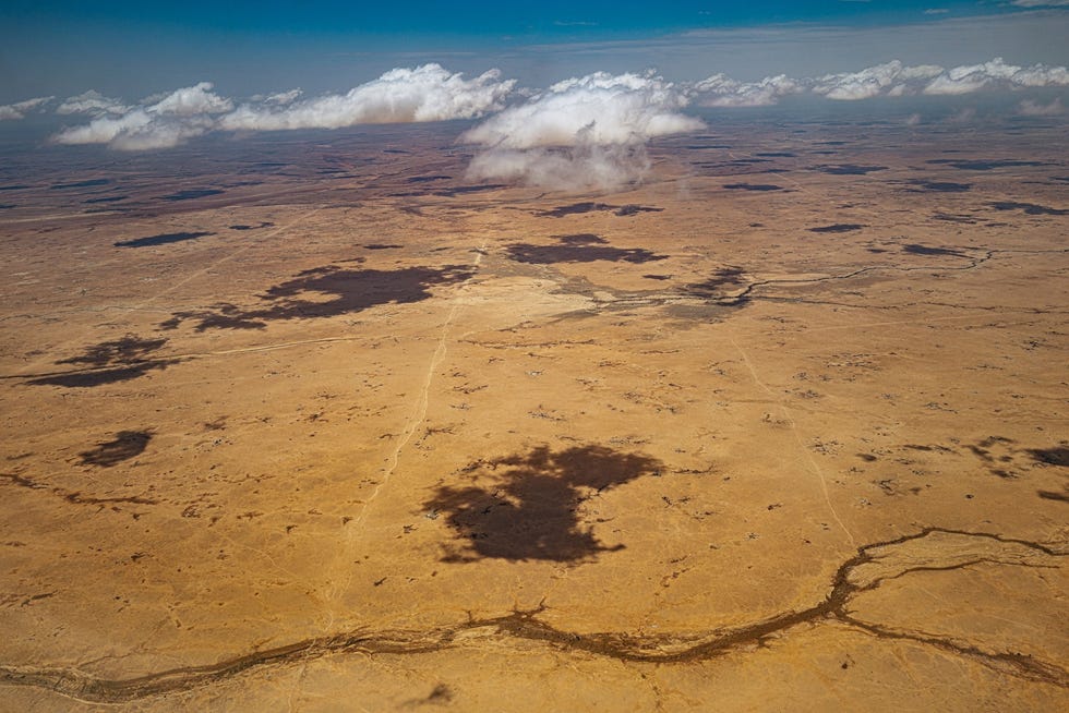 Het kurkdroge en kale landschap van de Somalische deelstaat Puntland waar volgens Save the Children momenteel ernstige honger heerst