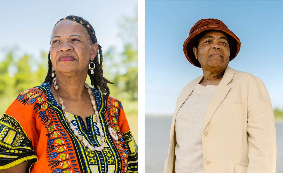 Wanda Patrice Henderson links afstammelinge van Pollee en Rose Allen twee overlevenden van de Clotilda en Patricia Frazier rechts nazate van de Clotildaoverlevenden James en Lottie Dennison poseren in de buurt van de vindplaats van het wrak mei 2022 Ik heb gewerkt en ben naar school geweest Nu ben ik met pensioen en genteresseerd in dit verhaal Ik wil meer over mijn geschiedenis weten zegt Frazier Ik wil weten waar ik vandaan kom