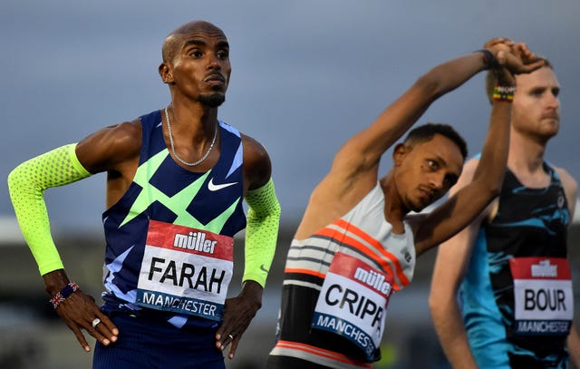 Mo Farah suffers from a fractured foot, but says he wants to race again