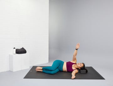 dr rena eleazar photographed for runners world for mobility exercises at the sheffield in october 2021