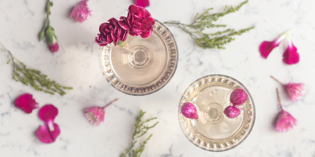 Alcoholvrije cocktails met eetbare bloemen