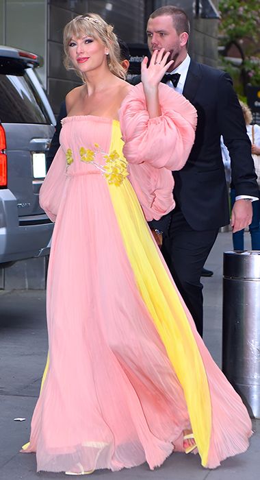 Moda della primavera 2019 e celebrity sightings del 28 aprile