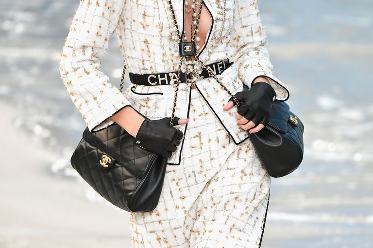 abstrakt politi maling A New Way to Carry Your Bag, Courtesy of Chanel