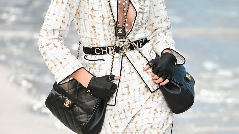 abstrakt politi maling A New Way to Carry Your Bag, Courtesy of Chanel