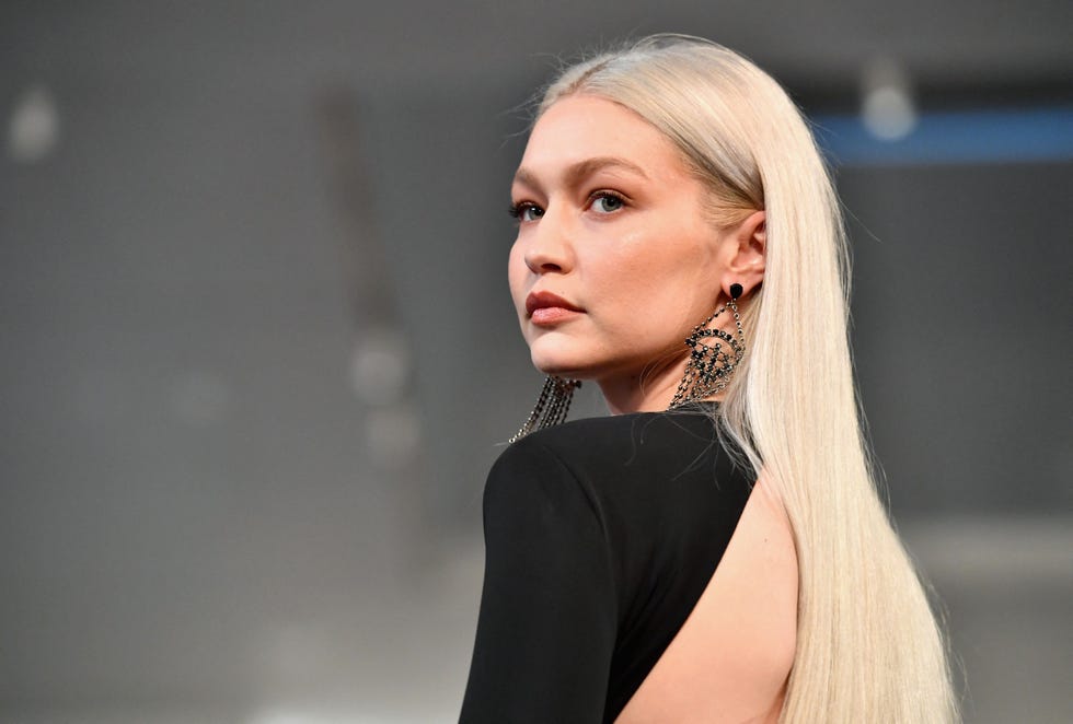 Bella Hadid protagonista della nuova campagna di Michael Kors