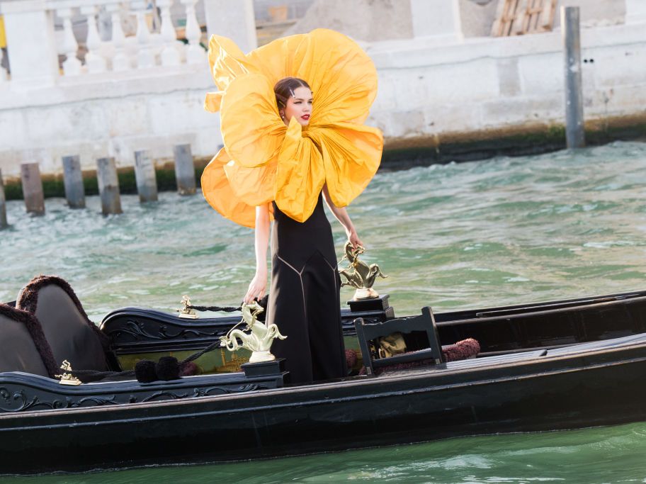 PurseBlog on X: Celebs Cruise Around Venice with Miu Miu, Dior and Chanel  -   / X