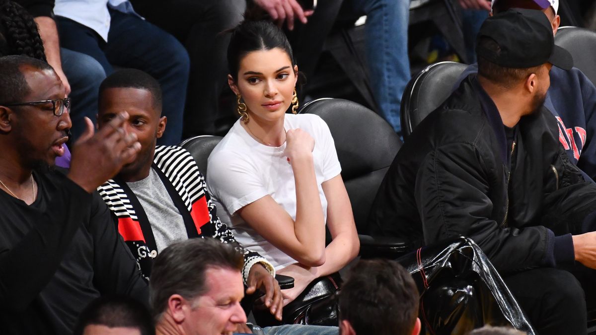 Kendall Jenner Cheers On Ben Simmons At Game In Black Top & Jeans –  Hollywood Life