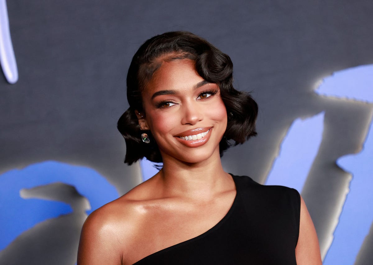 Fans are Obsessed With Lori Harvey's Denim Shirt and Makeup Look