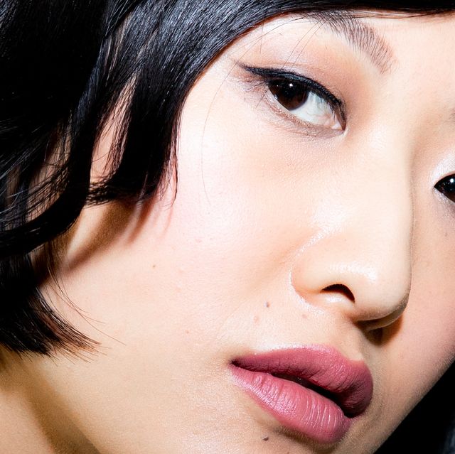 The 14 Best Setting Powders To Blur Your Skin and Fight Oil and Shine