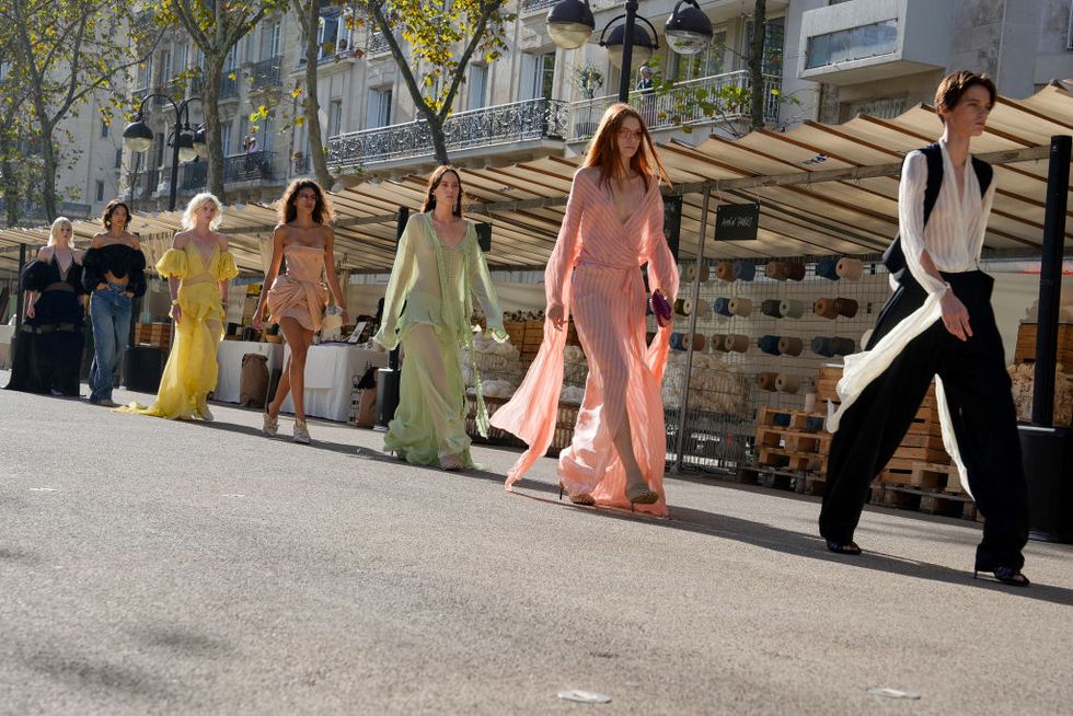 巴黎時裝周2024春夏秀場盤點！schiaparelli打造超現實龍蝦項鍊、coperni摩登演繹未來衣櫥