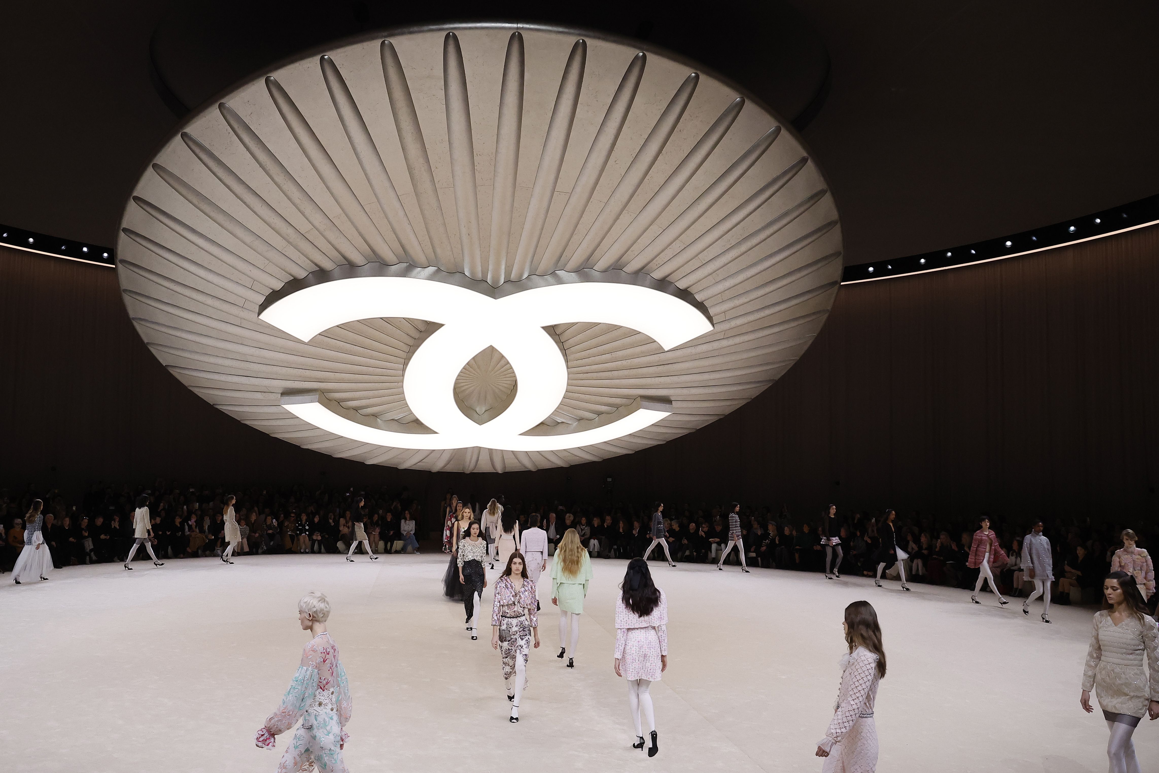 Chanel Spring/Summer 2024 Haute Couture: Runway Hair, Makeup
