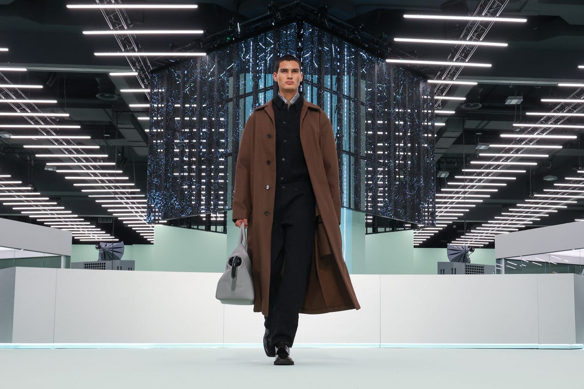 Rosalía, protagonista absoluta del desfile masculino de Louis Vuitton otoño  invierno 2023-2024