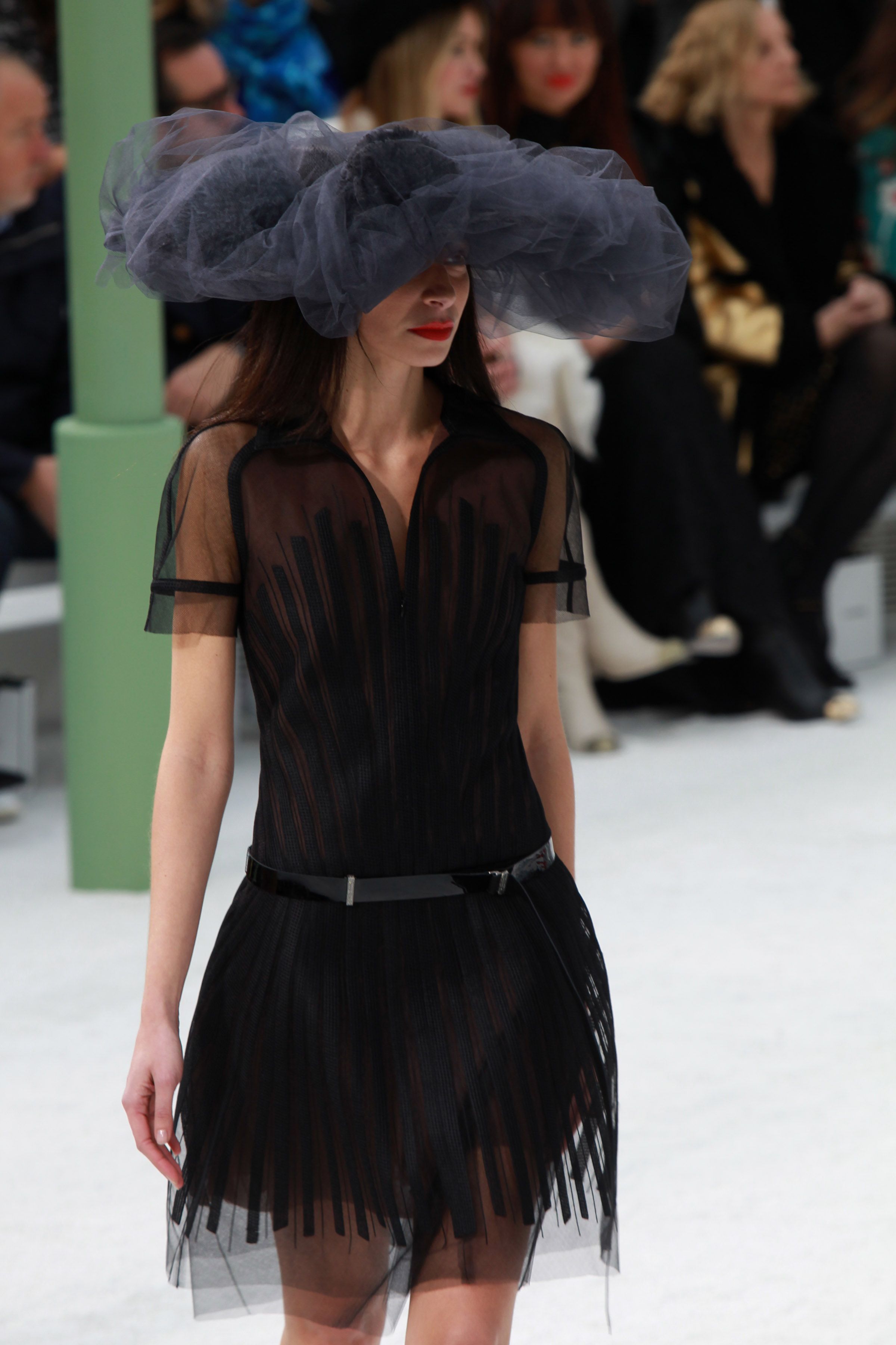 Los 50 vestidos negros de Chanel m s bonitos