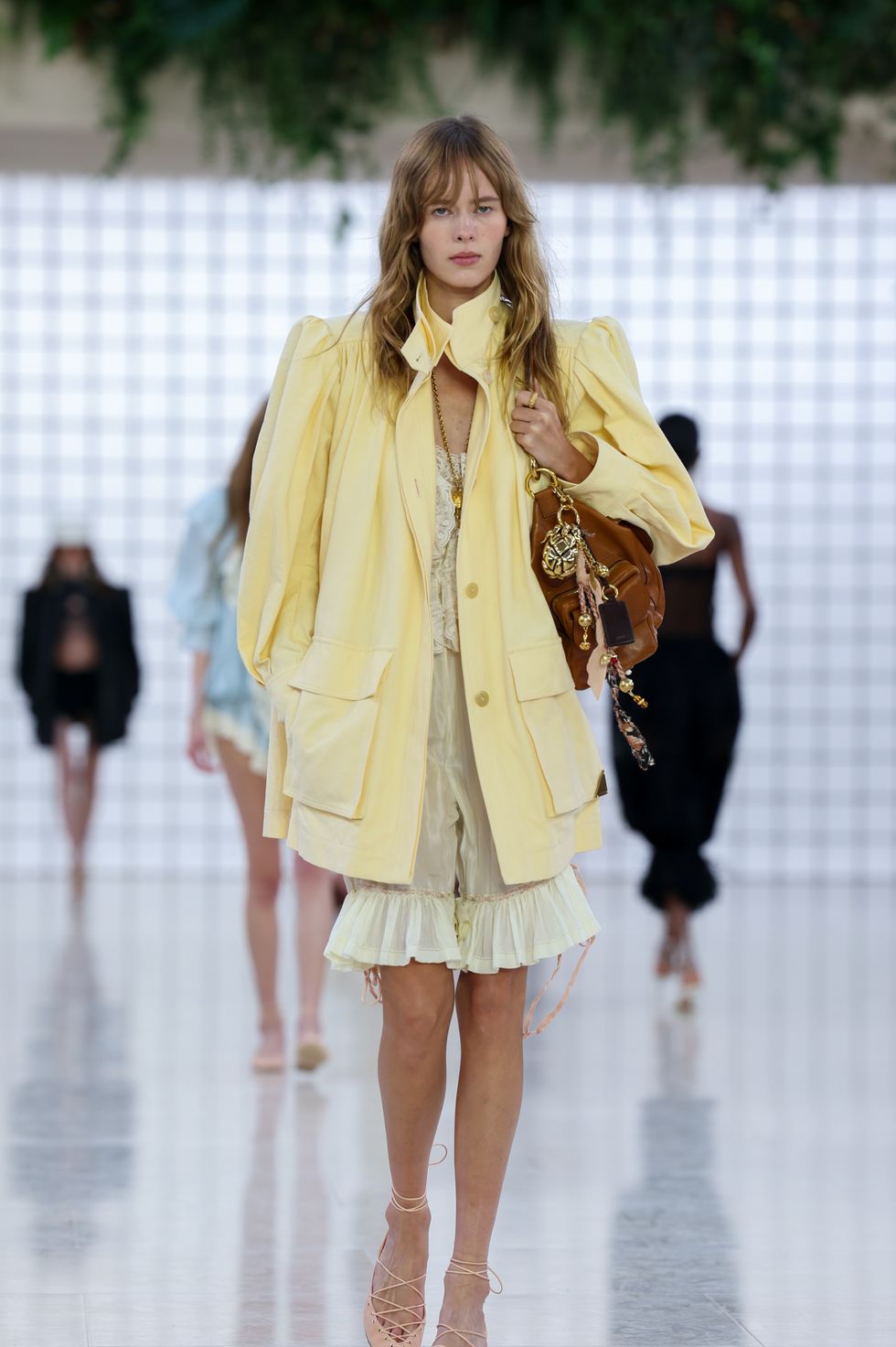 chloe runway paris fashion week womenswear spring summer 2025