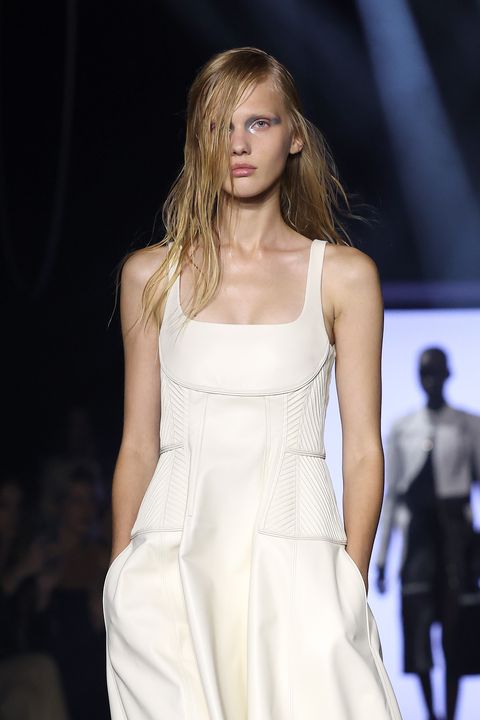 chloe  runway   paris fashion week   womenswear springsummer 2023