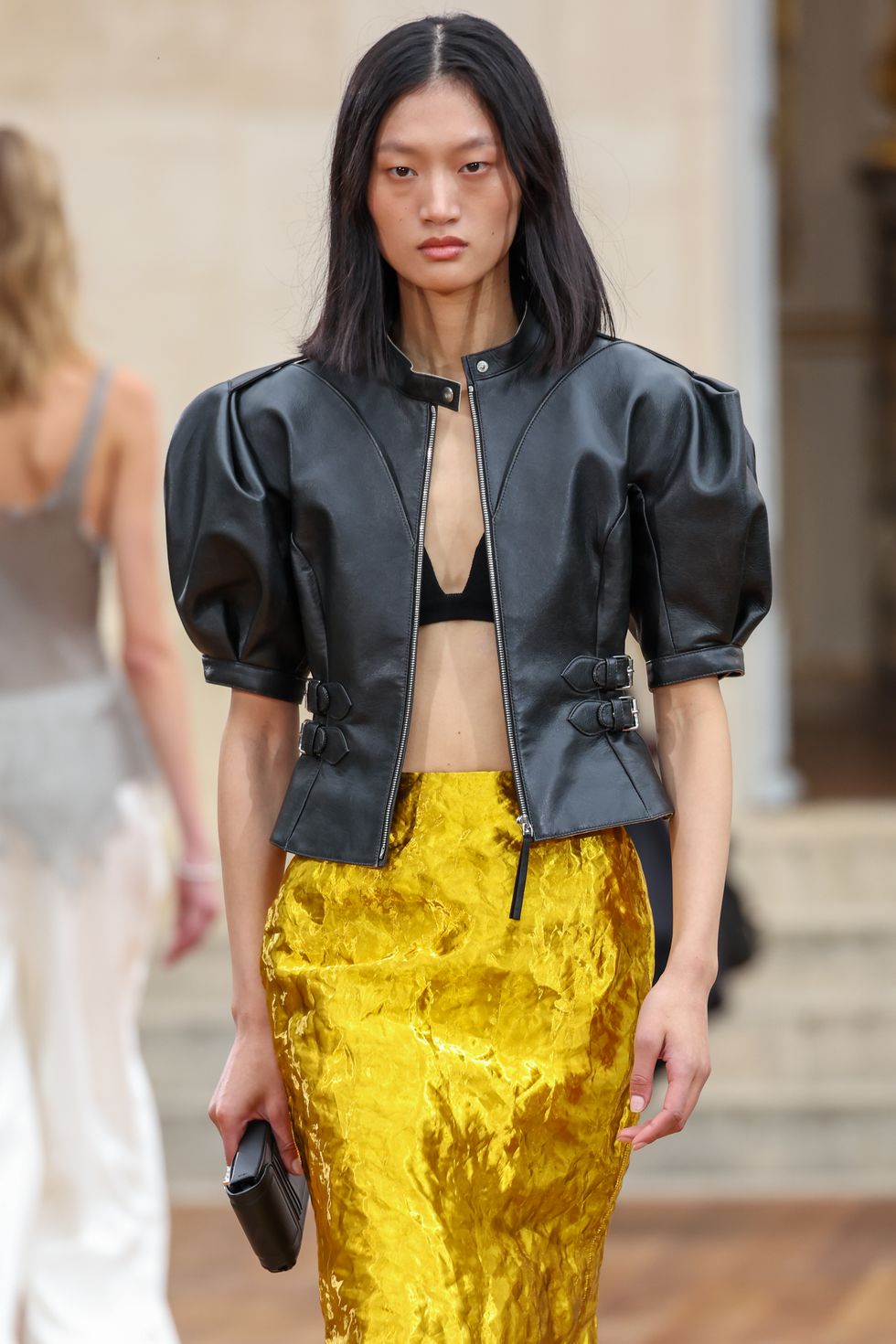gabriela hearst: runway paris fashion week womenswear spring summer 2025