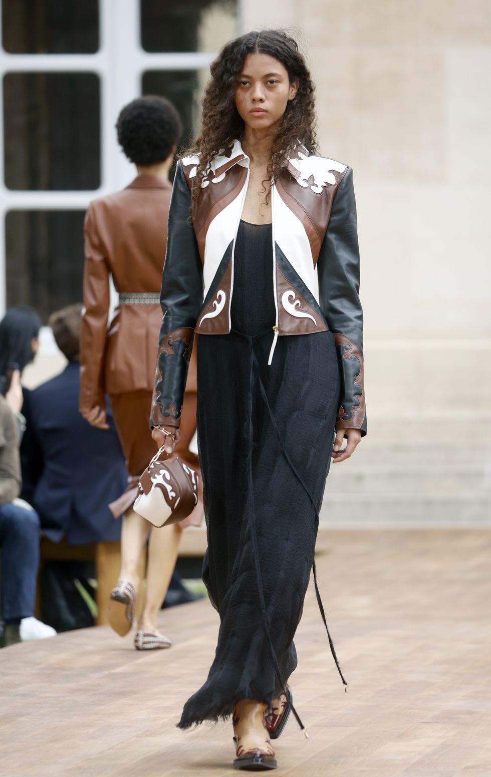 gabriela hearst: runway paris fashion week womenswear spring summer 2025
